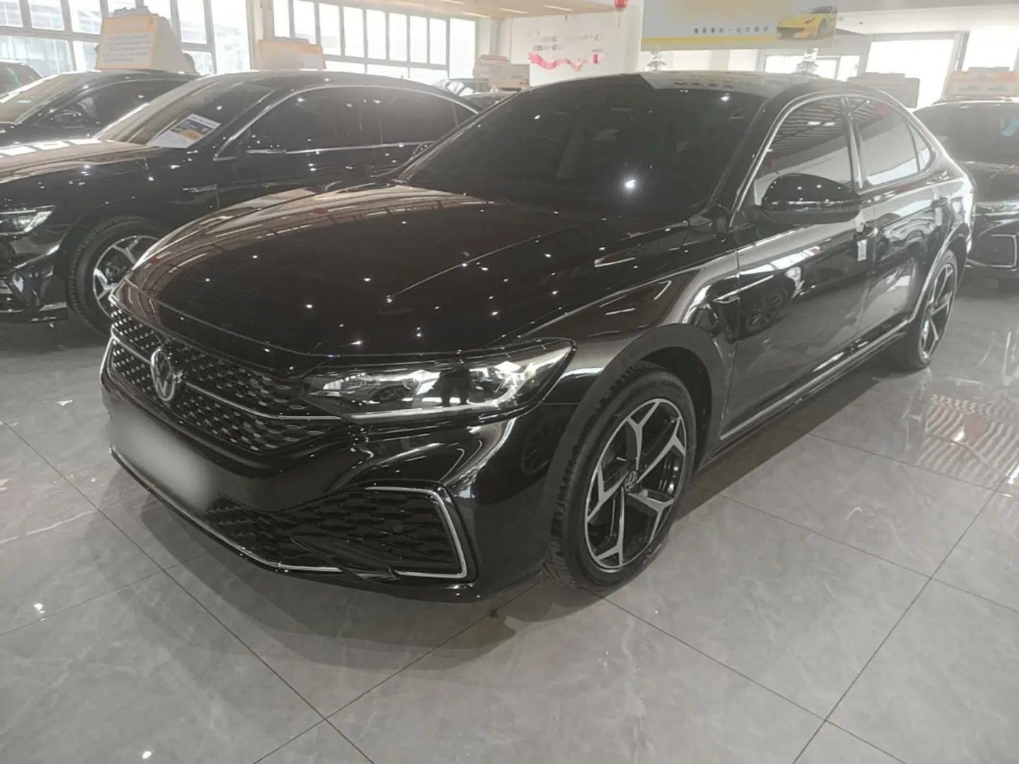 Volkswagen Passat 2025 Outstanding Model 330TSI Starry Elite Edition — миниатюра 1