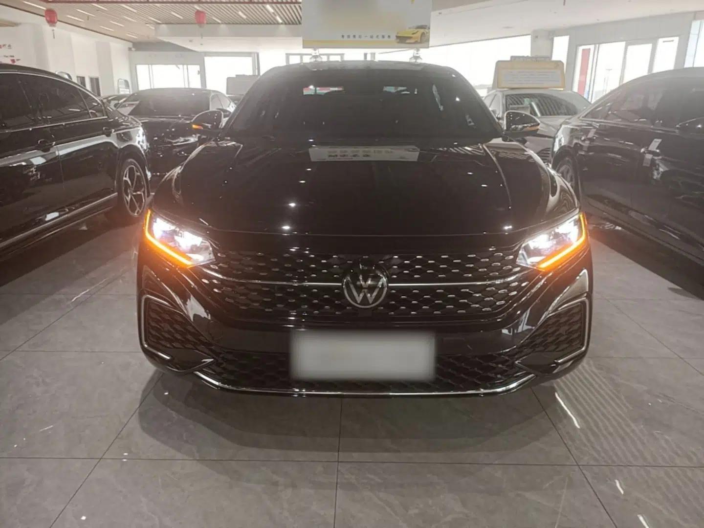 Volkswagen Passat 2025 Outstanding Model 330TSI Starry Elite Edition — миниатюра 2