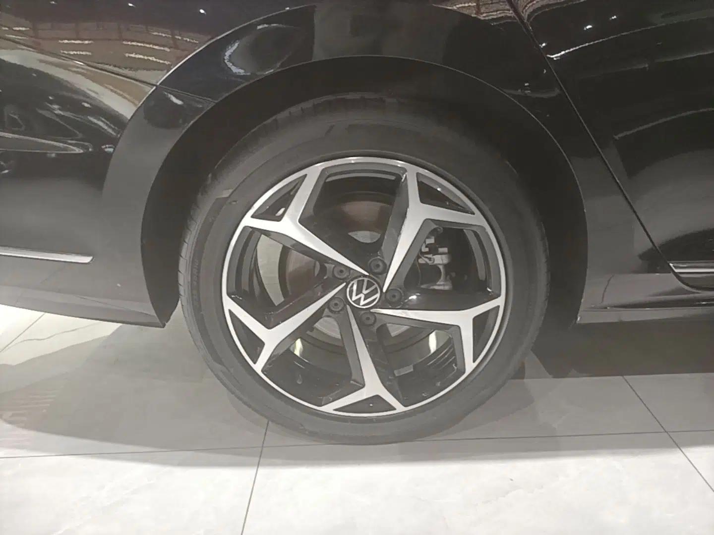 Volkswagen Passat 2025 Outstanding Model 330TSI Starry Elite Edition — миниатюра 11