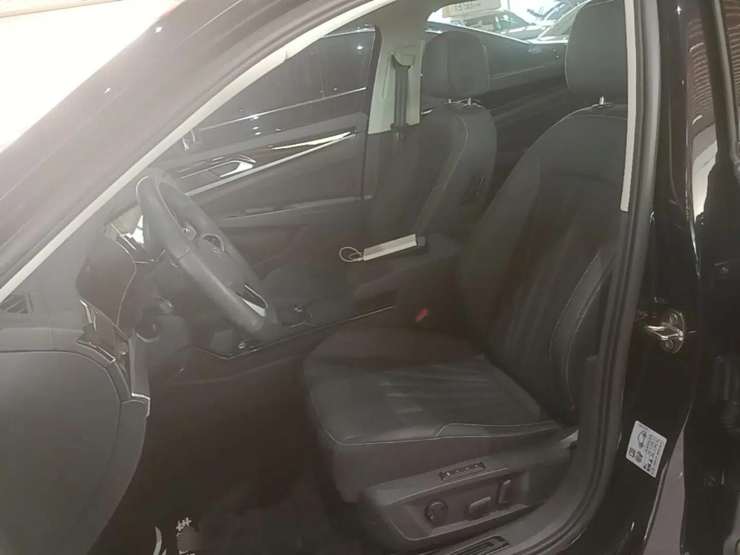 Volkswagen Passat 2025 Outstanding Model 330TSI Starry Elite Edition — миниатюра 17