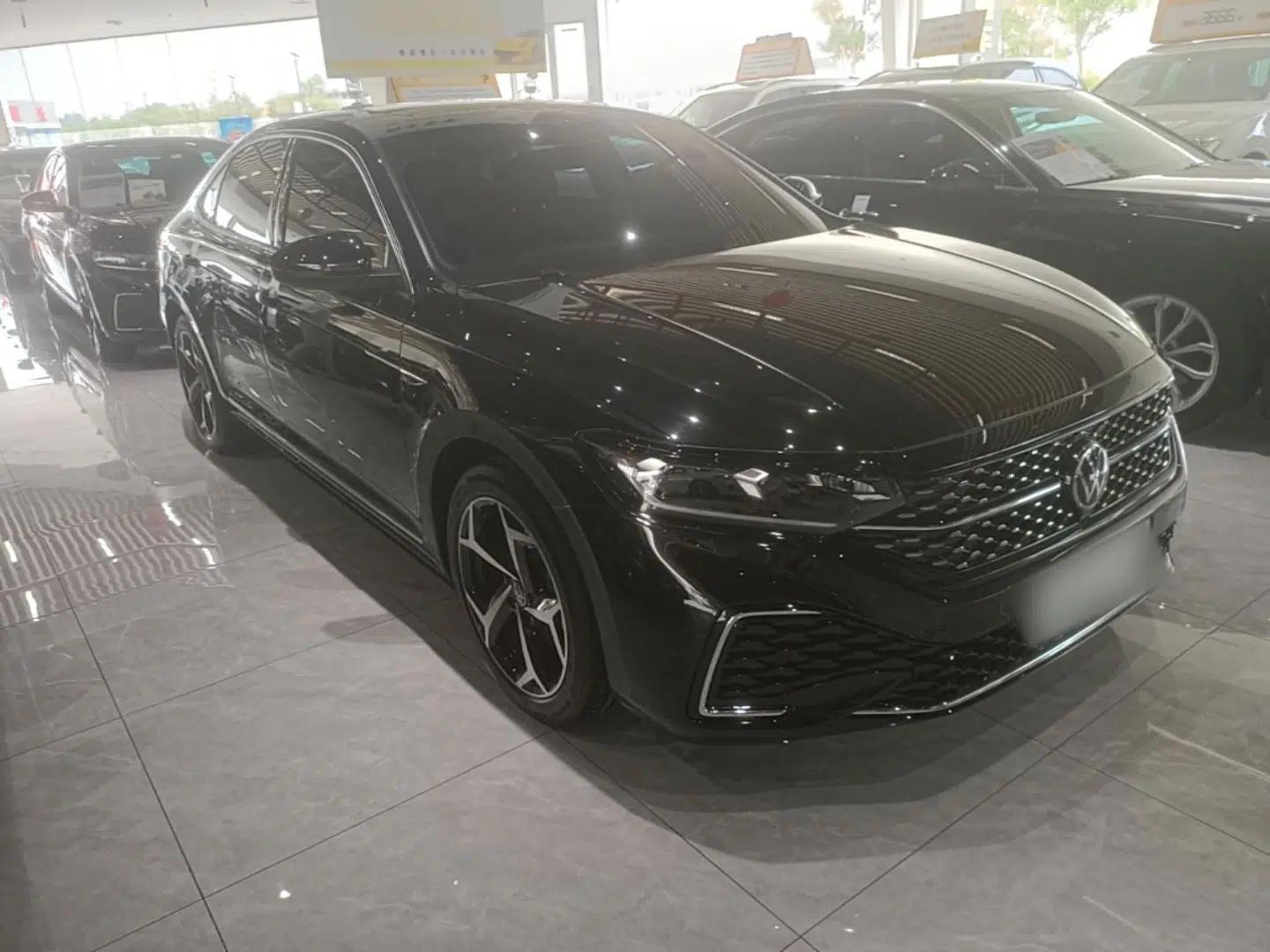 Volkswagen Passat 2025 Outstanding Model 330TSI Starry Elite Edition — миниатюра 3