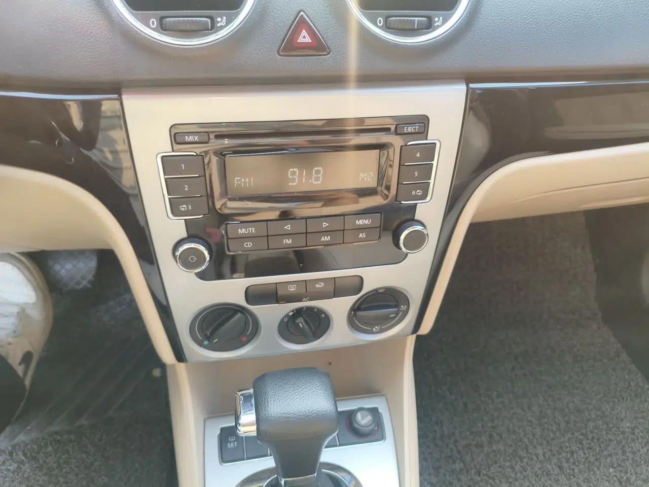 Volkswagen Lavida 2011 1.6L Automatic Premium Edition — миниатюра 13