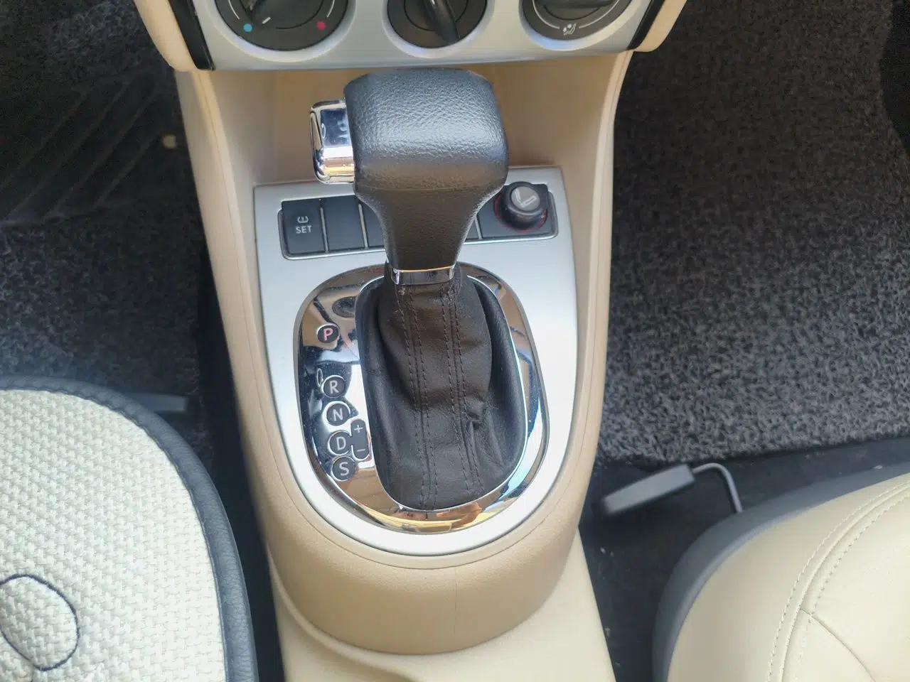 Volkswagen Lavida 2011 1.6L Automatic Premium Edition — миниатюра 14