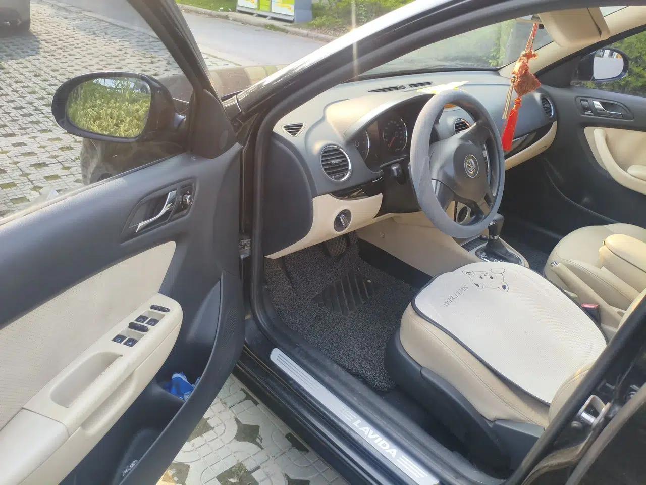 Volkswagen Lavida 2011 1.6L Automatic Premium Edition — миниатюра 16