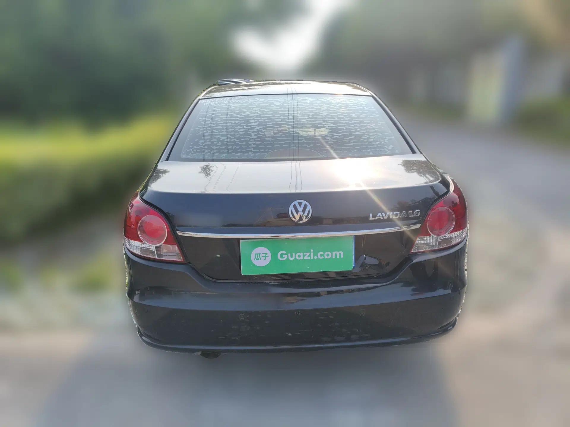 Volkswagen Lavida 2011 1.6L Automatic Premium Edition — миниатюра 5