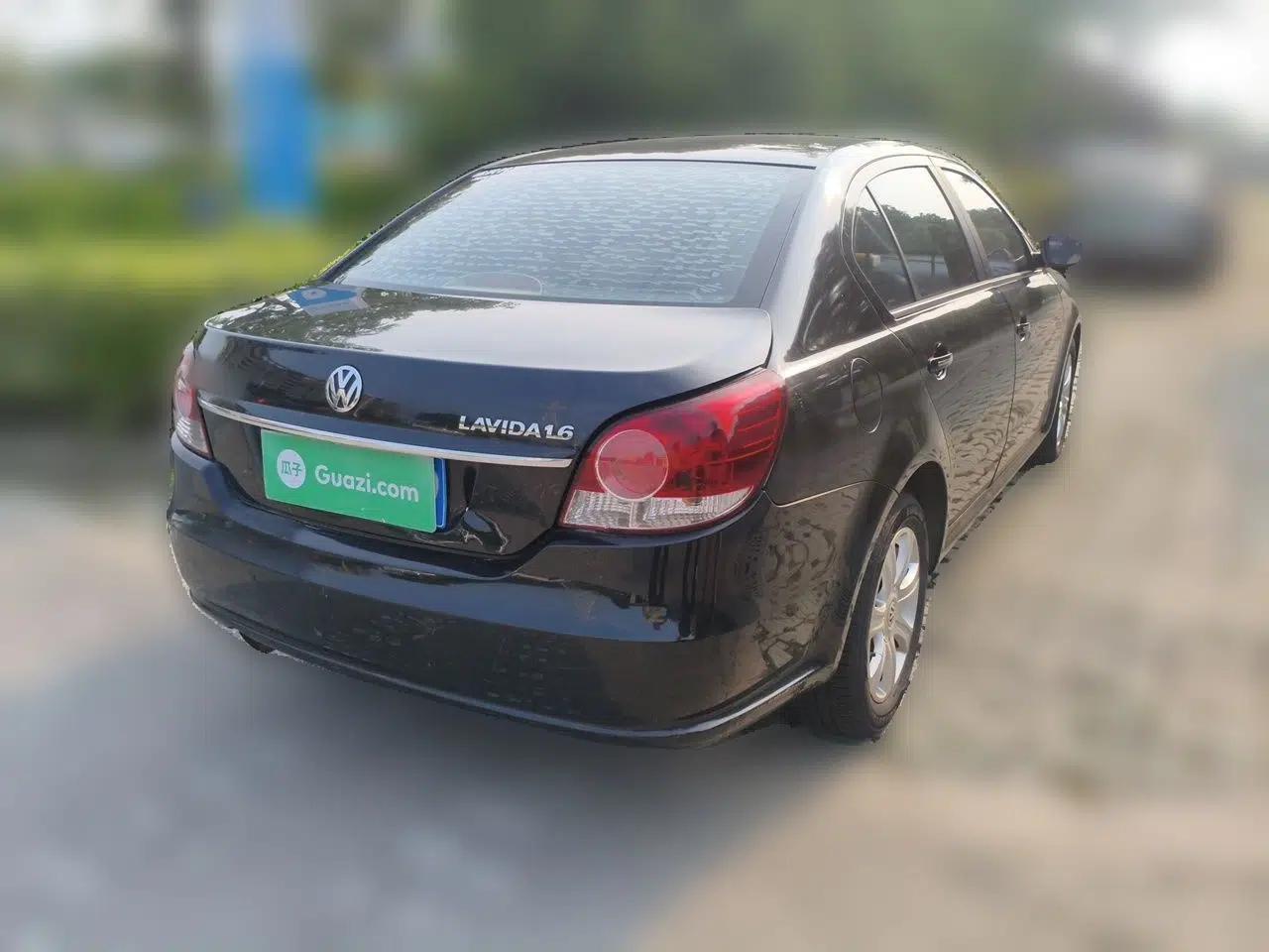 Volkswagen Lavida 2011 1.6L Automatic Premium Edition — миниатюра 6