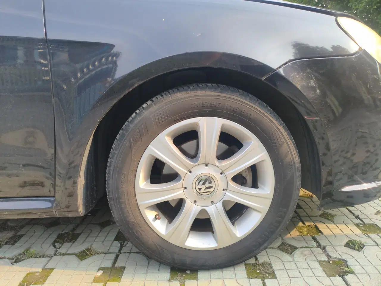 Volkswagen Lavida 2011 1.6L Automatic Premium Edition — миниатюра 8