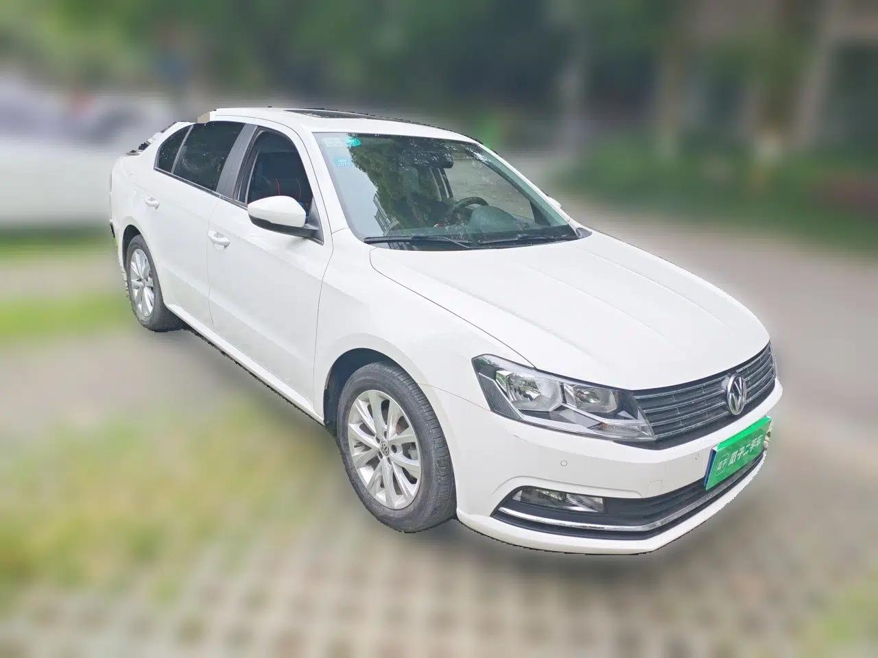 Volkswagen Lavida 2017 1.6L Automatic Comfort Edition — миниатюра 3