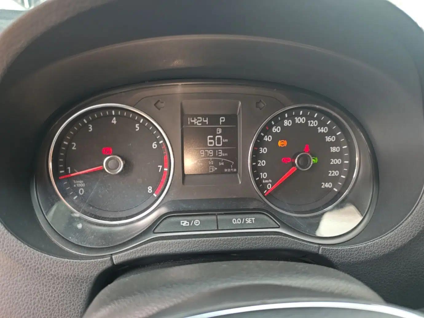 Volkswagen Polo 2016 1.6L Automatic Comfort Model — миниатюра 14