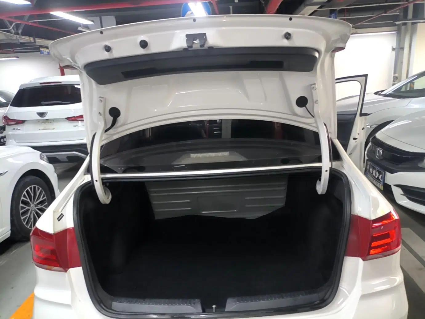 Volkswagen Santana 2016 1.4L Manual Fashion Edition — миниатюра 22