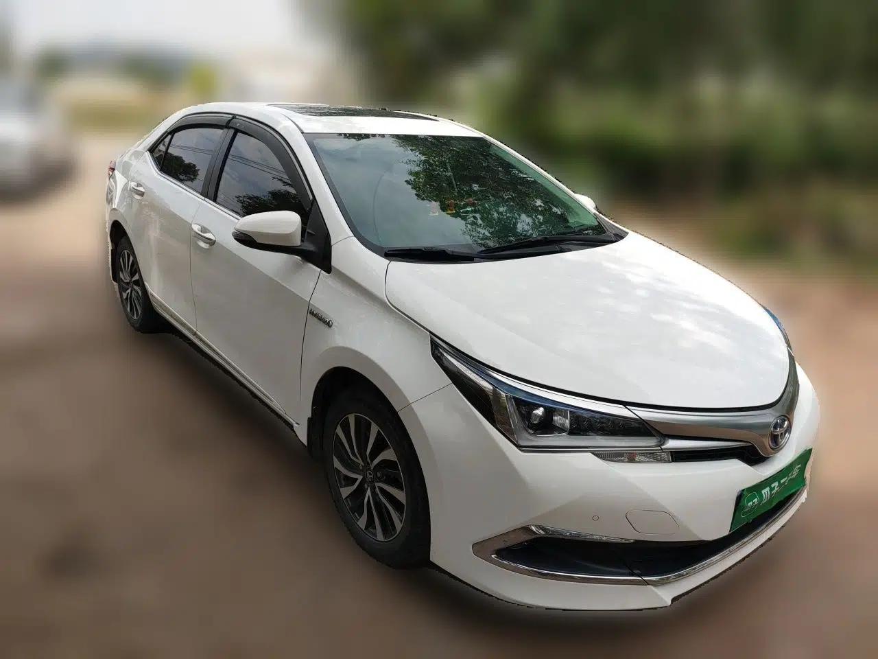 Toyota Corolla 2017 Revised Dual-Engine 1.8L E-CVT Elite Edition — миниатюра 3