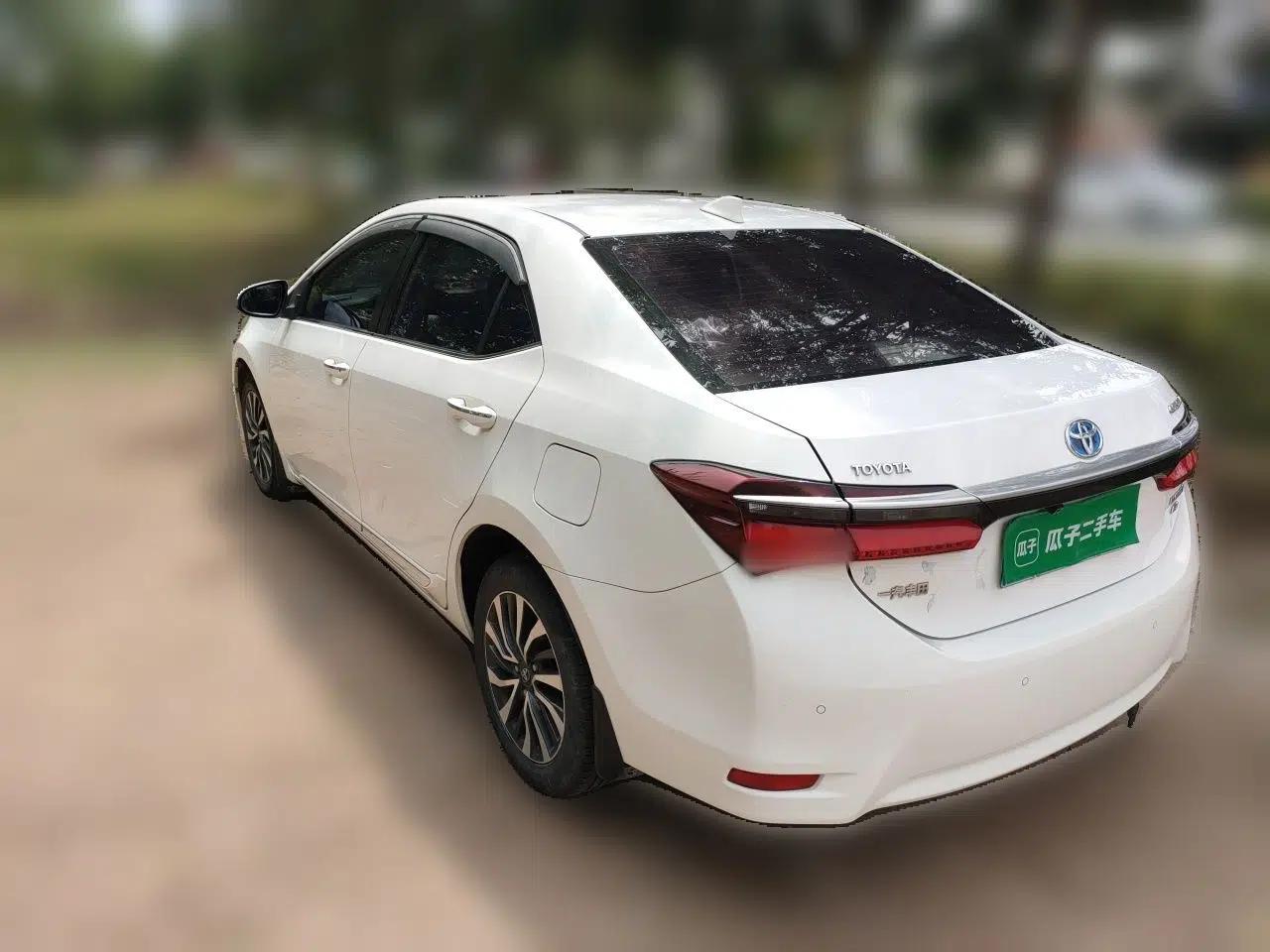 Toyota Corolla 2017 Revised Dual-Engine 1.8L E-CVT Elite Edition — миниатюра 4