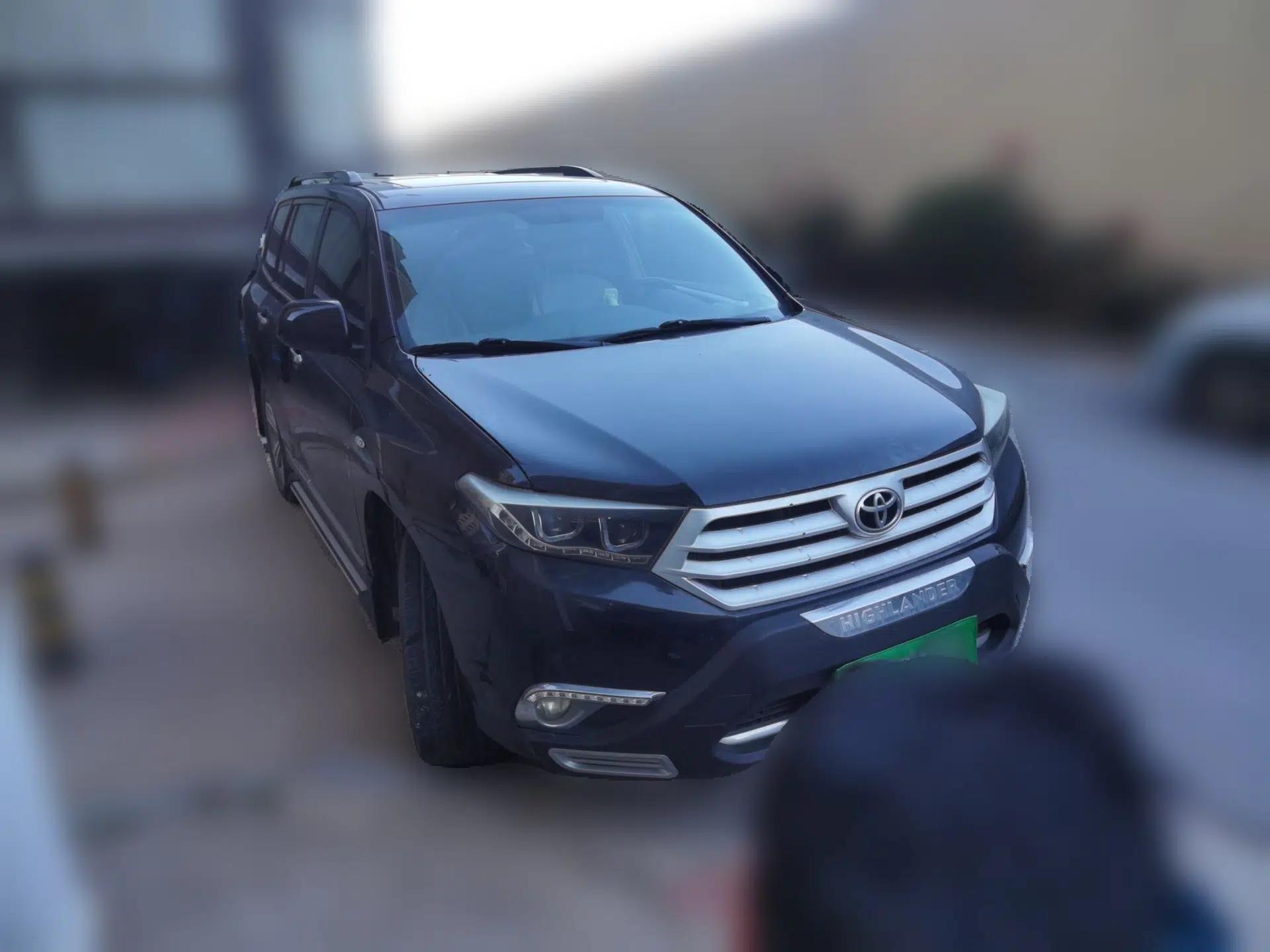 Toyota Highlander 2012 2.7L Two-Wheel Drive 7-Seater Luxury Edition — миниатюра 3