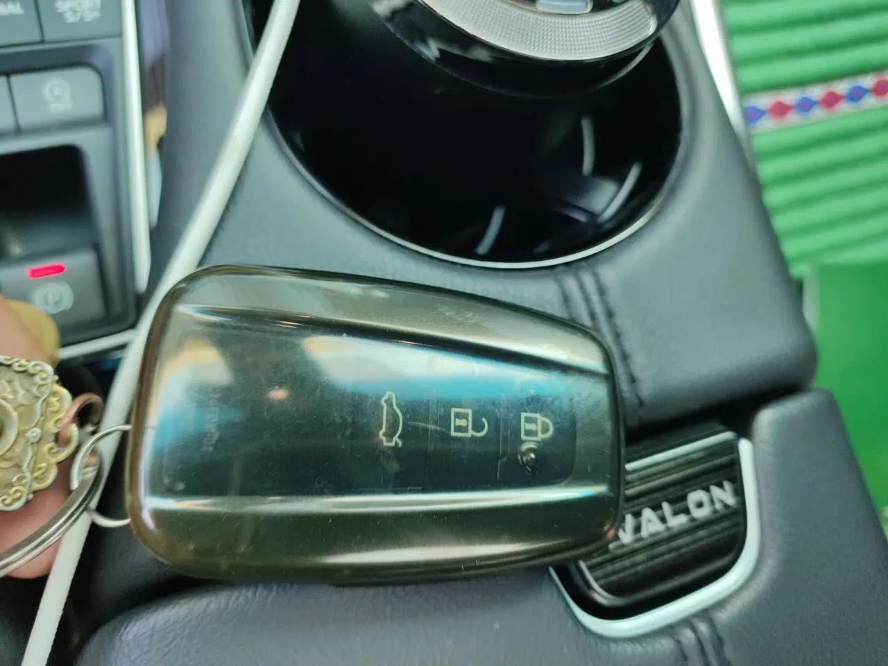 Toyota Avalon 2023 2.5L Luxury Edition — миниатюра 17