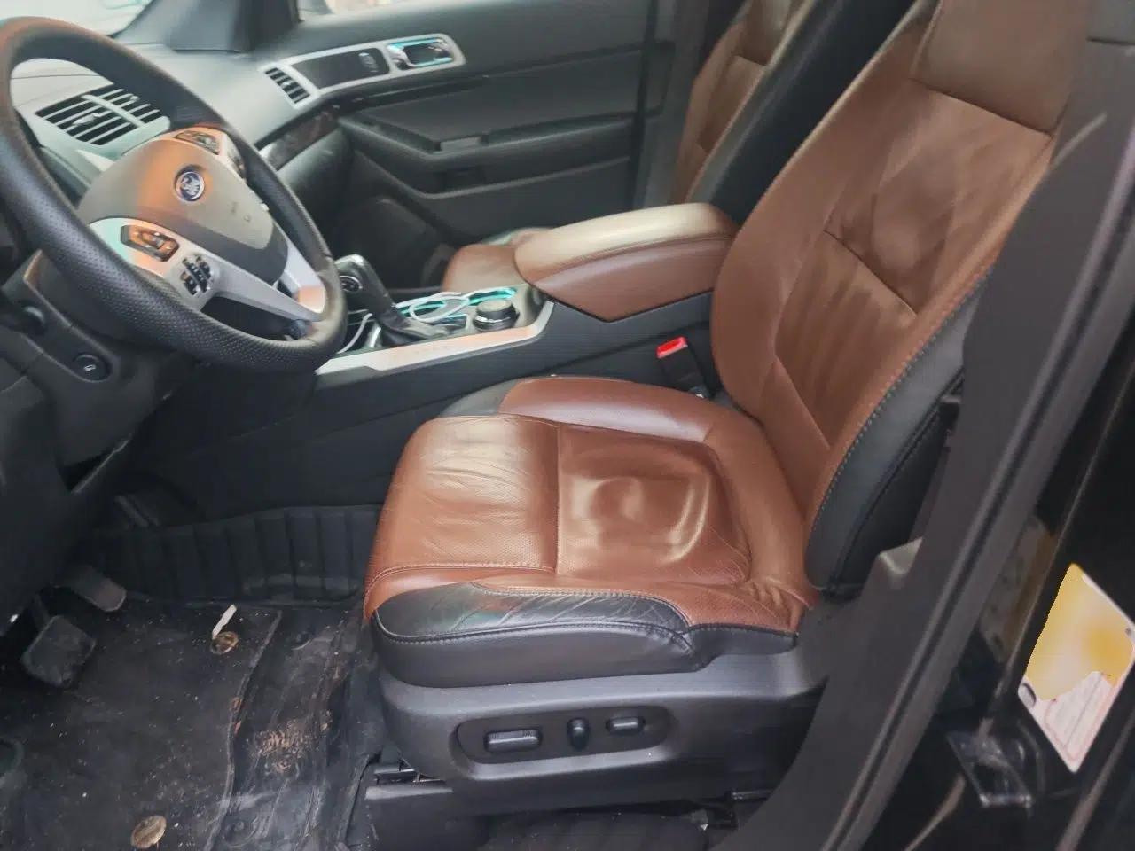 Ford Explorer 2013 3.5L Deluxe Model — миниатюра 15