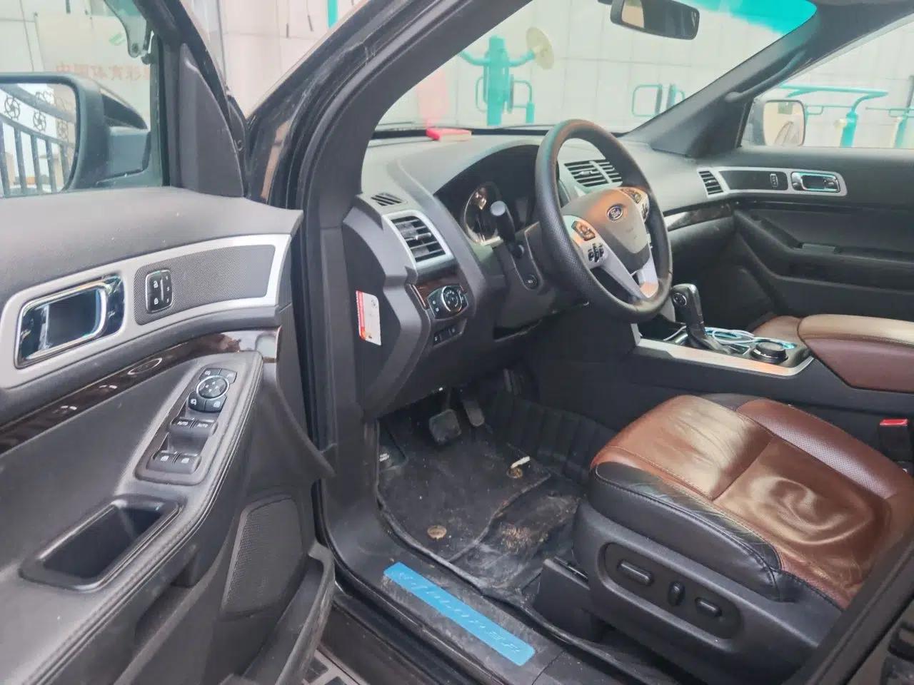 Ford Explorer 2013 3.5L Deluxe Model — миниатюра 16