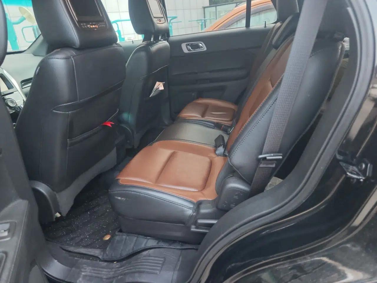 Ford Explorer 2013 3.5L Deluxe Model — миниатюра 17