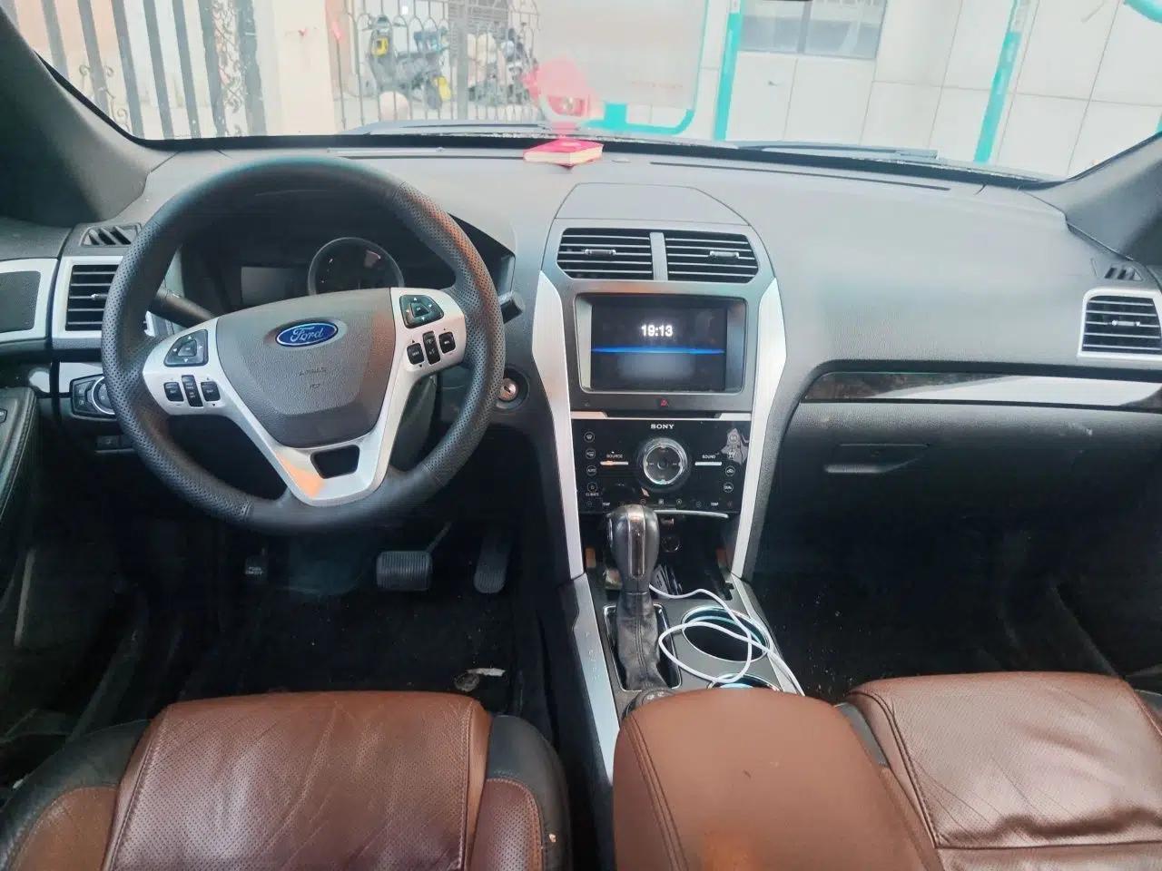 Ford Explorer 2013 3.5L Deluxe Model — миниатюра 9
