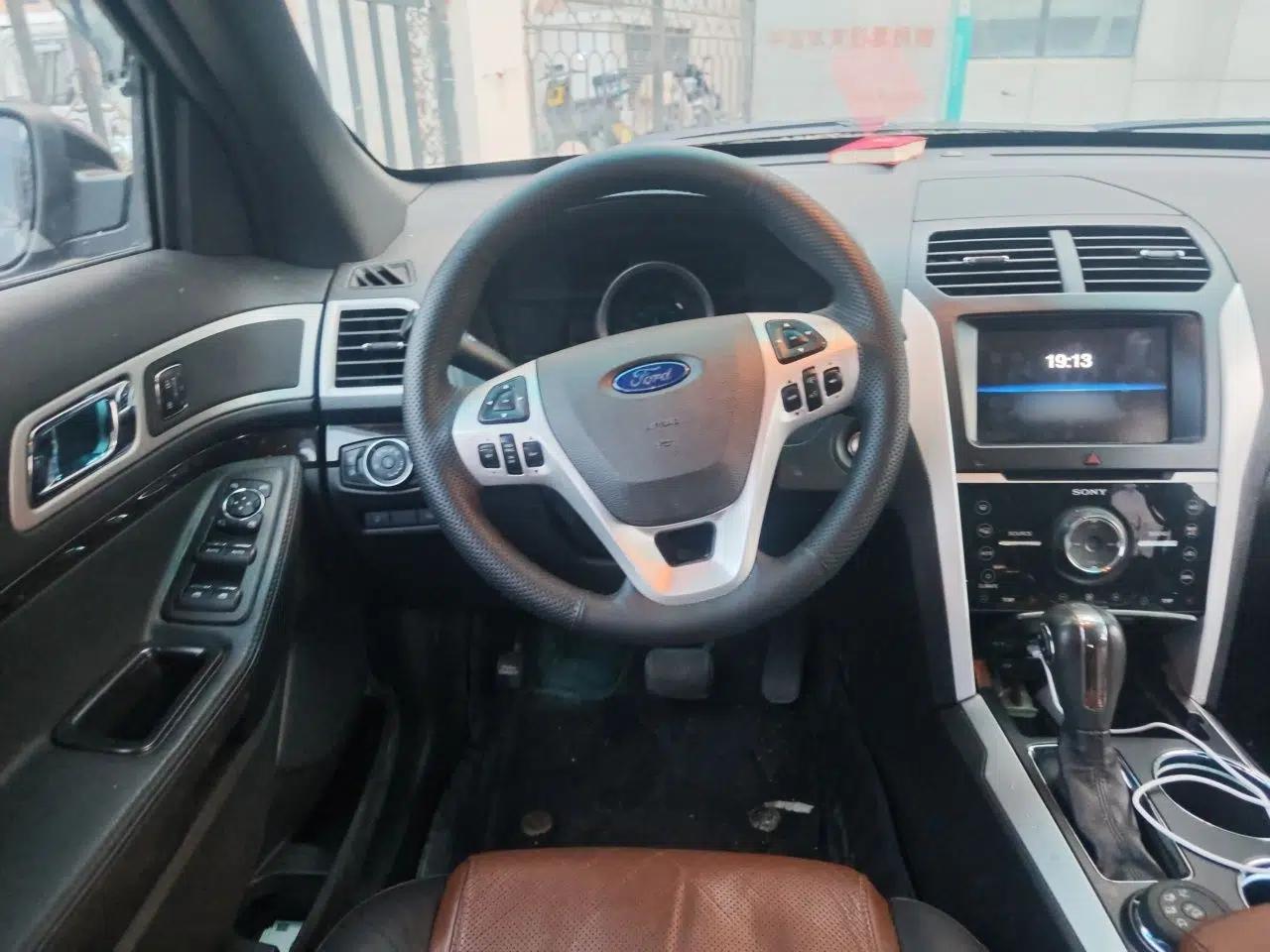 Ford Explorer 2013 3.5L Deluxe Model — миниатюра 10