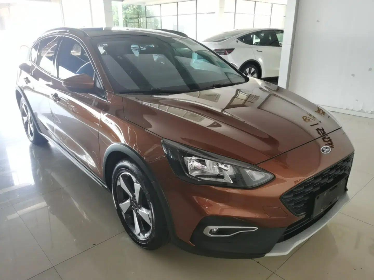 Ford Focus Active 2020 EcoBoost 180 Automatic Trendy Model — миниатюра 12