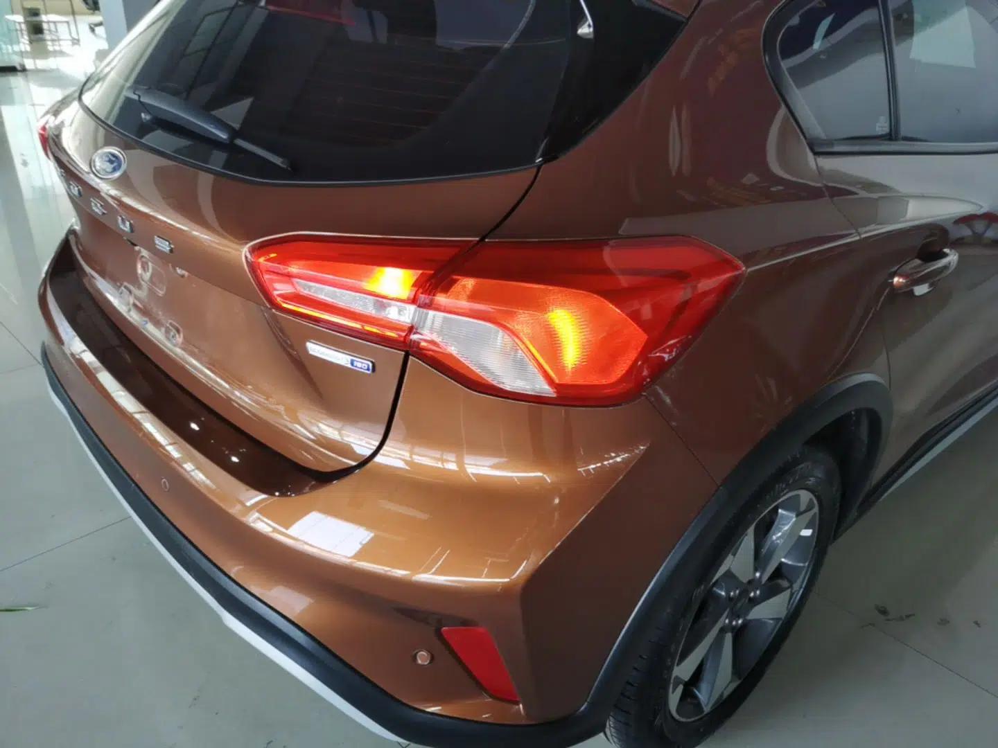 Ford Focus Active 2020 EcoBoost 180 Automatic Trendy Model — миниатюра 14