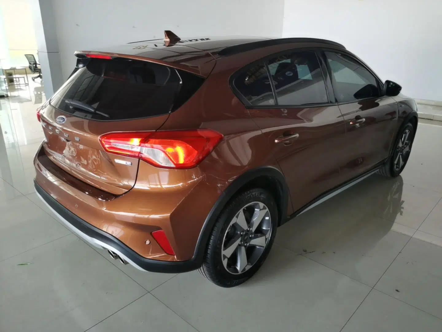 Ford Focus Active 2020 EcoBoost 180 Automatic Trendy Model — миниатюра 6