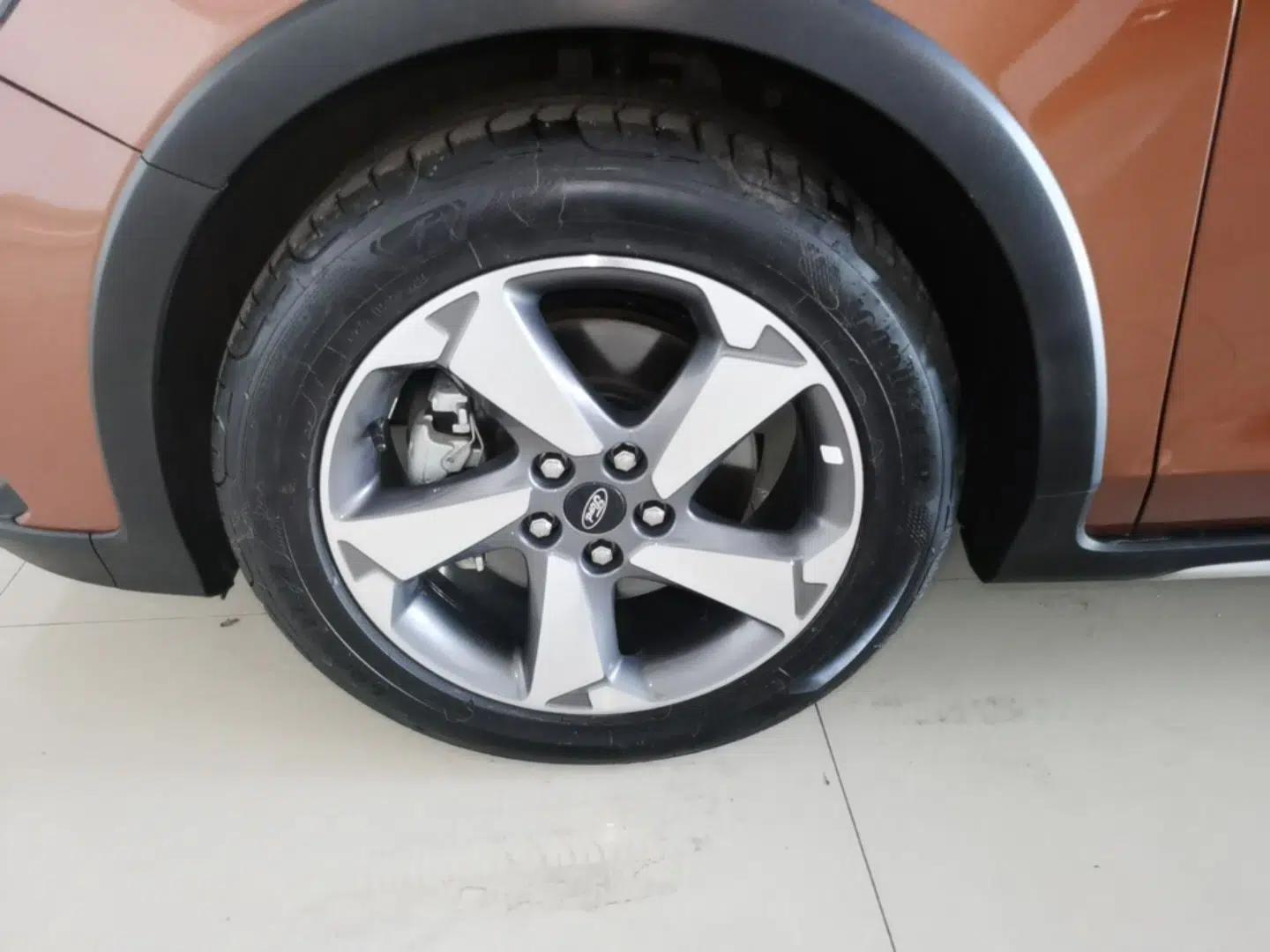 Ford Focus Active 2020 EcoBoost 180 Automatic Trendy Model — миниатюра 10
