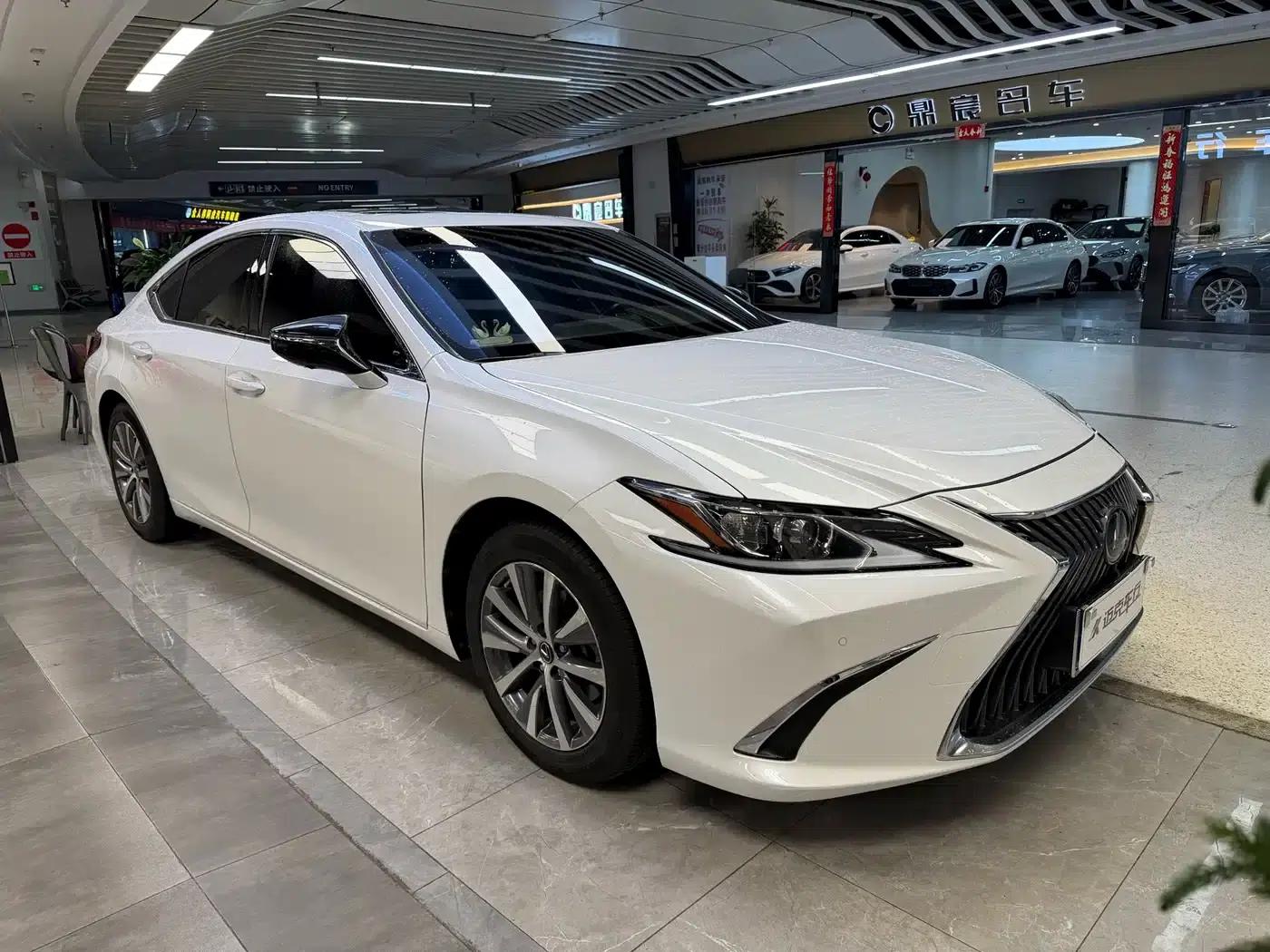 Lexus ES 2020 200 Excellence Edition — миниатюра 6