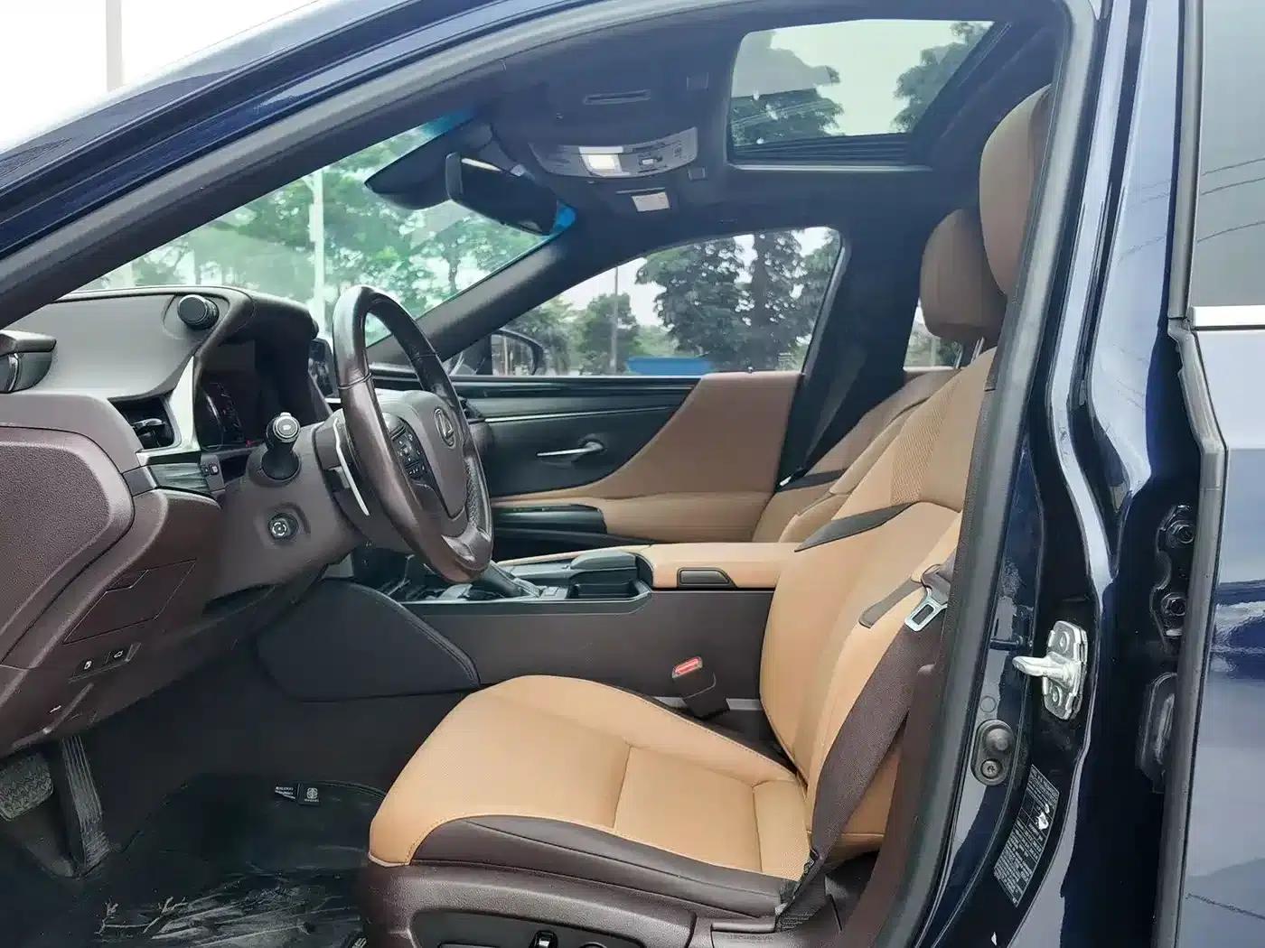 Lexus ES 2020 300h Premium Edition — миниатюра 3