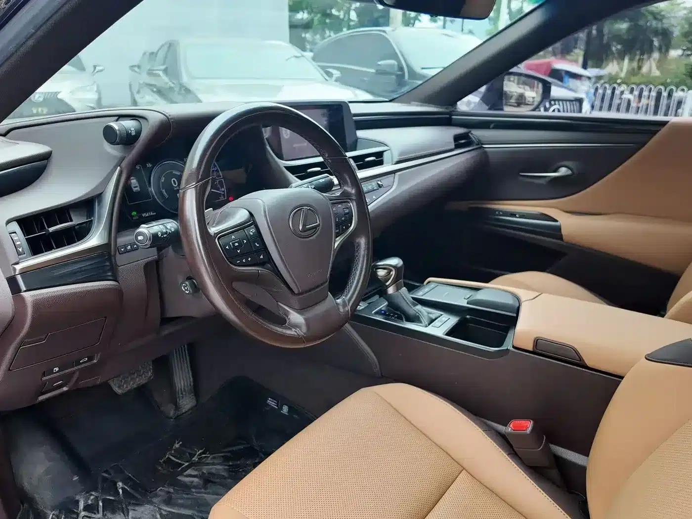Lexus ES 2020 300h Premium Edition — миниатюра 4