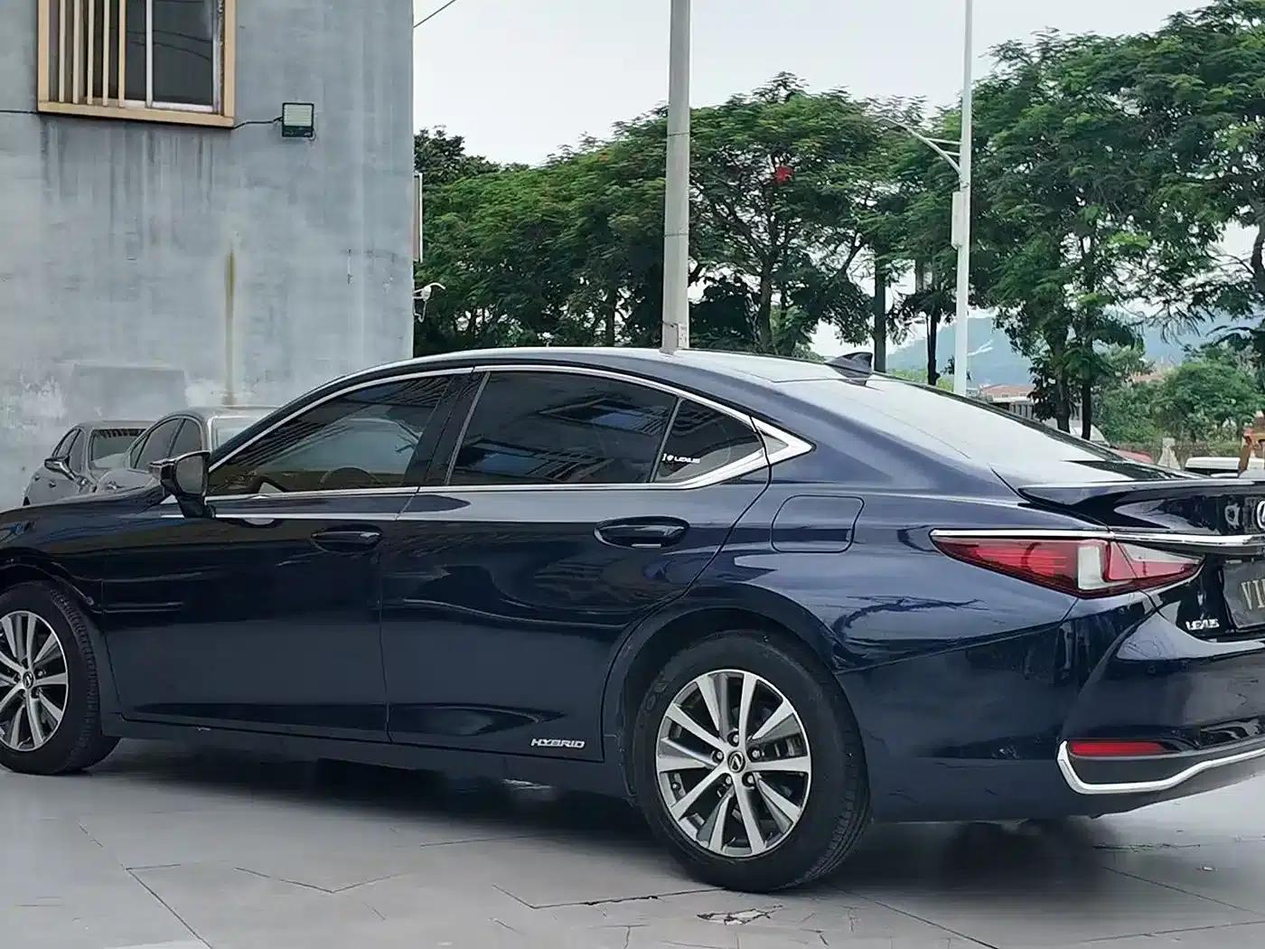 Lexus ES 2020 300h Premium Edition — миниатюра 8