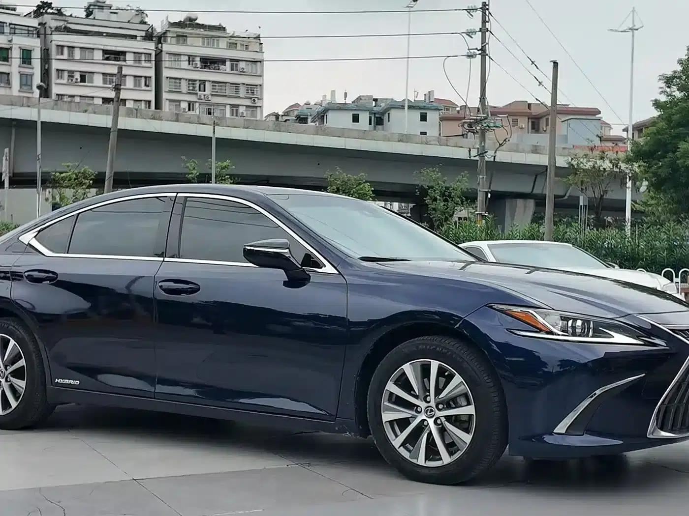 Lexus ES 2020 300h Premium Edition — миниатюра 9