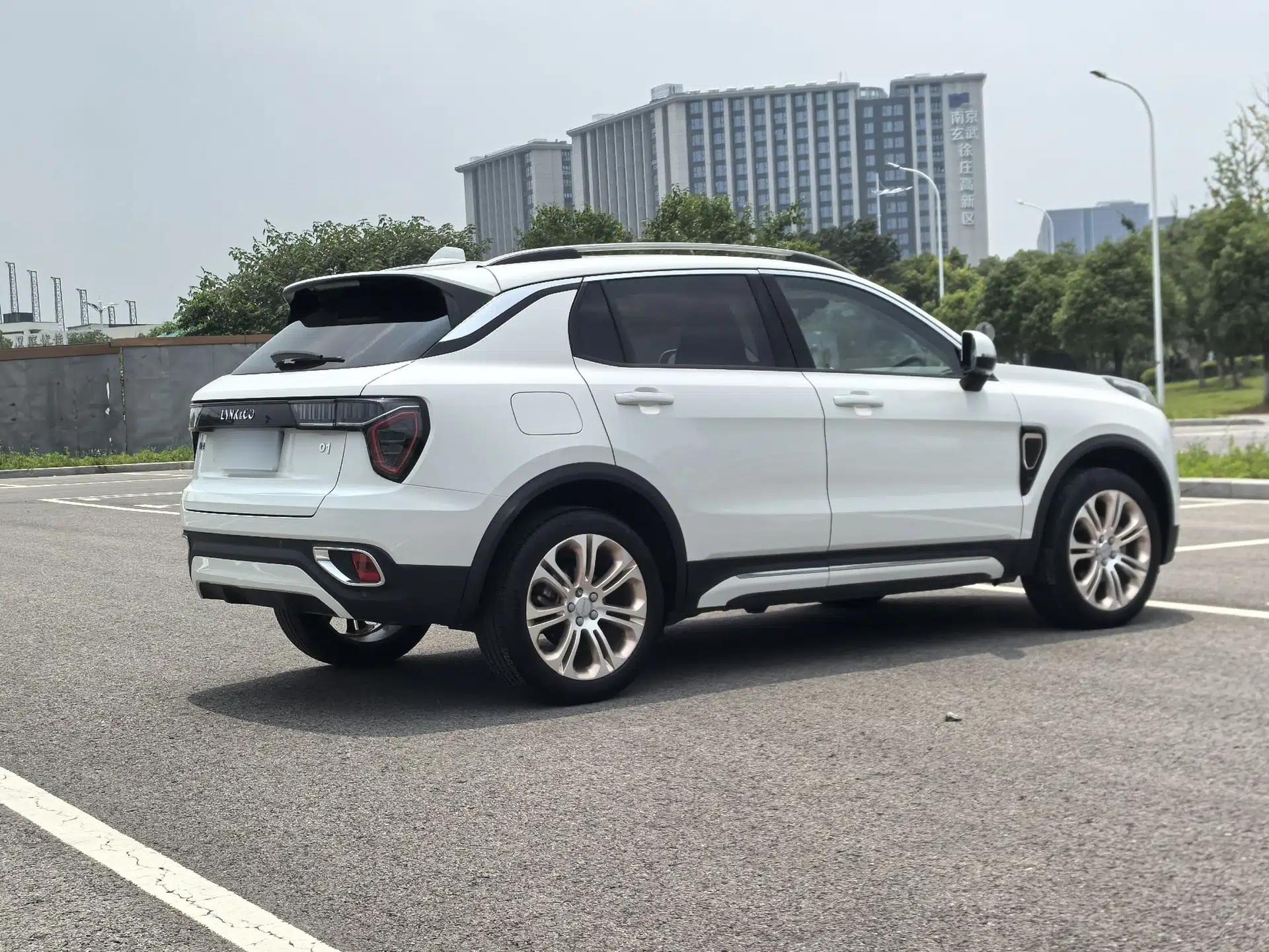 Lynk & Co 01 2017 2.0T Two-Wheel Drive Pro Edition — миниатюра 6