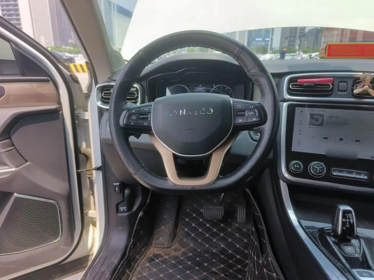 Lynk & Co 01 2018 2.0T Two-Wheel-Drive + Version — миниатюра 10