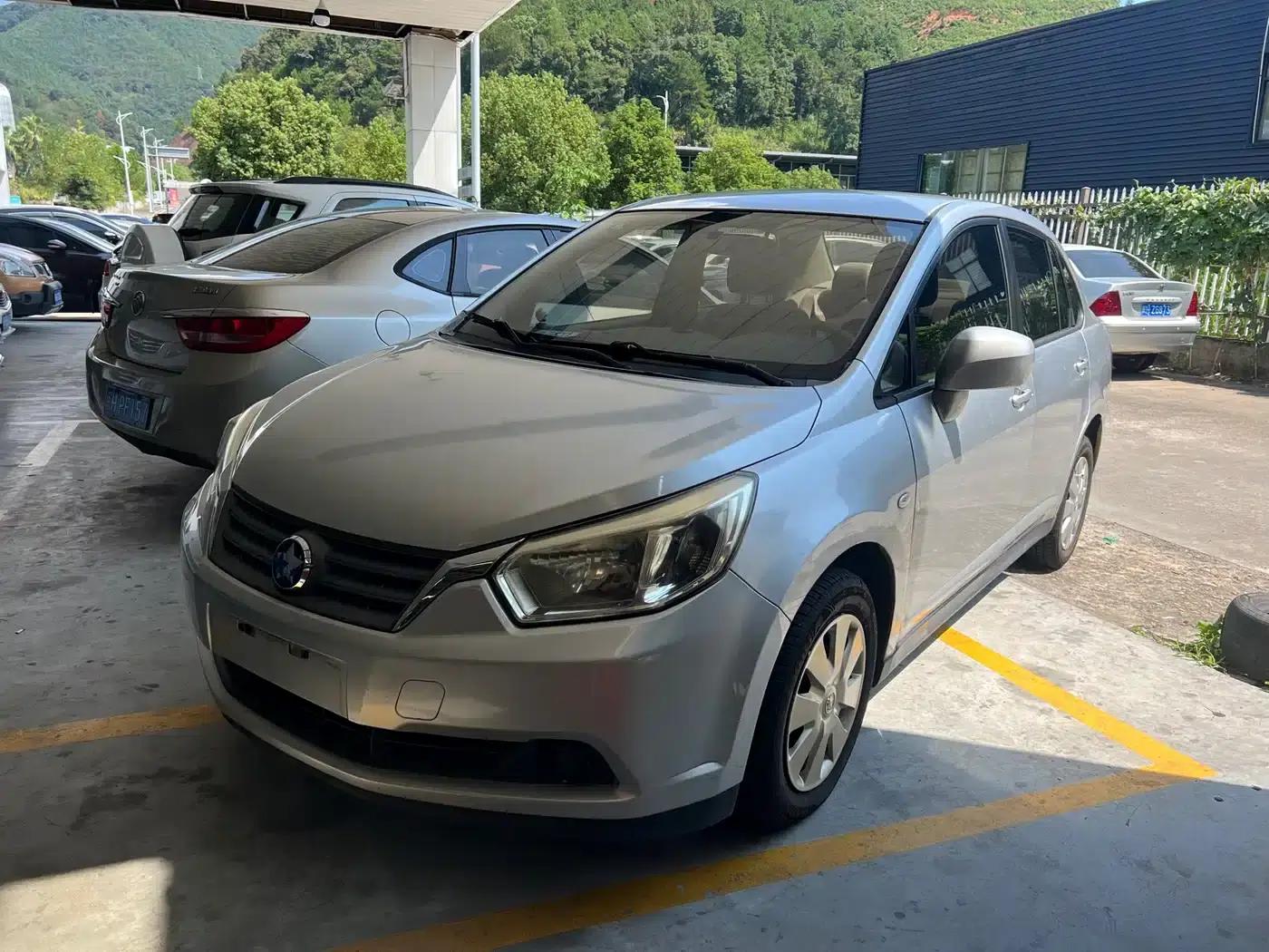 Venucia D50 2013 1.6L Manual Fashion Edition — миниатюра 4
