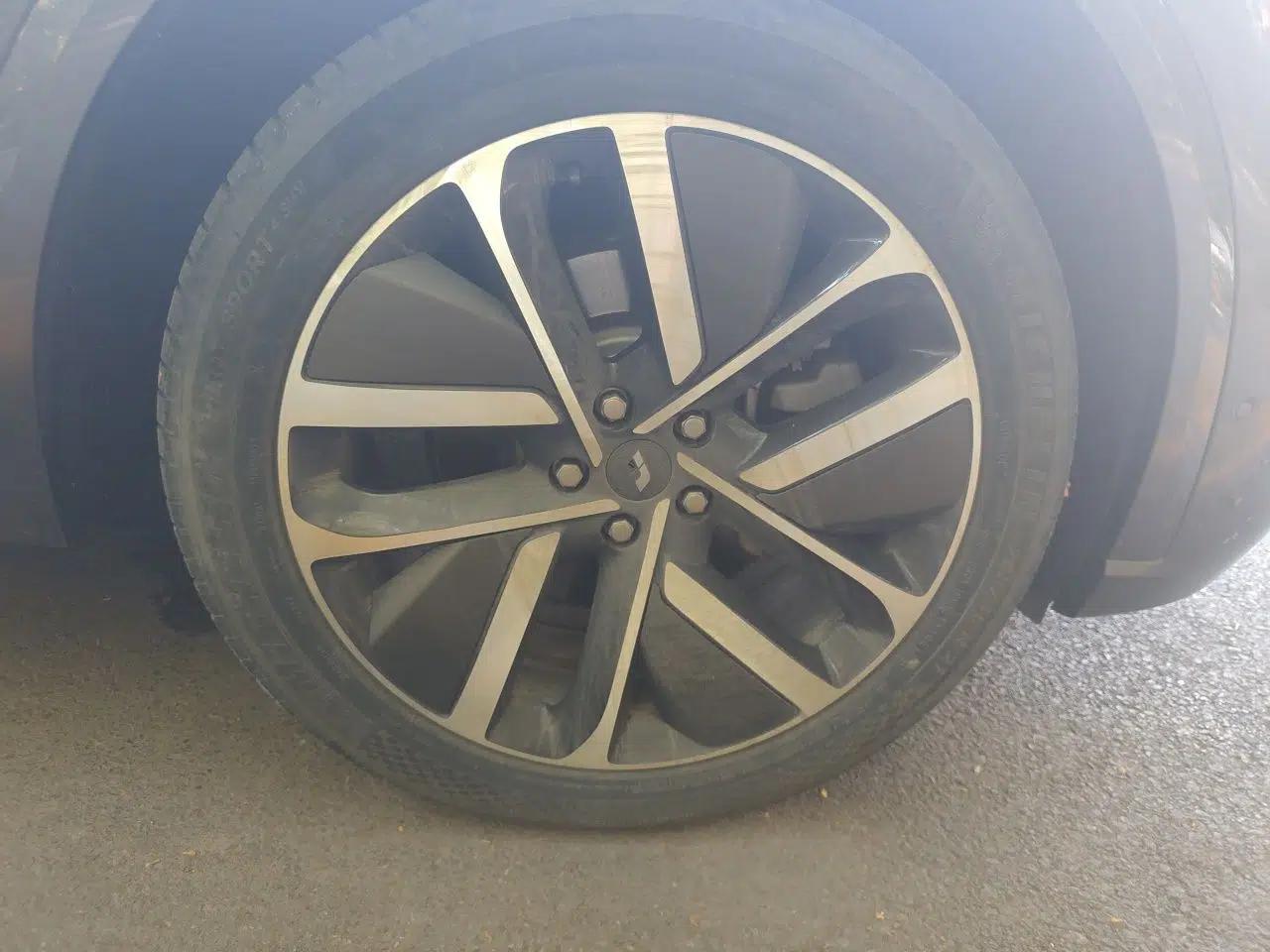Li Auto L9 2022 Max model — миниатюра 8
