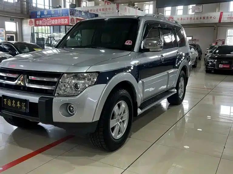 2009 Pajero (Imported) 3.8L 5-Door Premium Edition — миниатюра 1