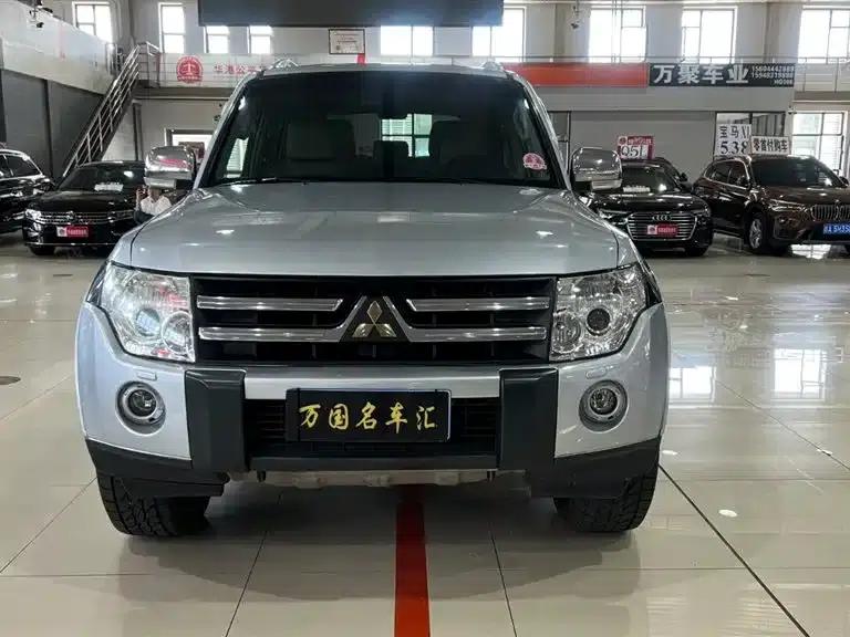 2009 Pajero (Imported) 3.8L 5-Door Premium Edition — миниатюра 2