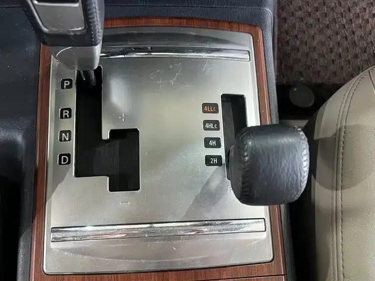2009 Pajero (Imported) 3.8L 5-Door Premium Edition — миниатюра 23