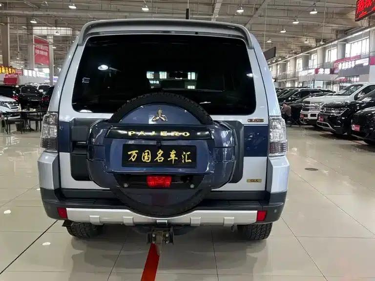 2009 Pajero (Imported) 3.8L 5-Door Premium Edition — миниатюра 4