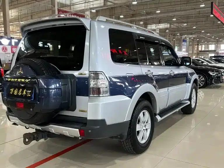 2009 Pajero (Imported) 3.8L 5-Door Premium Edition — миниатюра 5