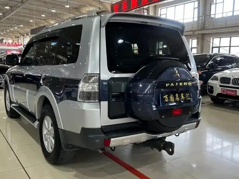 2009 Pajero (Imported) 3.8L 5-Door Premium Edition — миниатюра 6