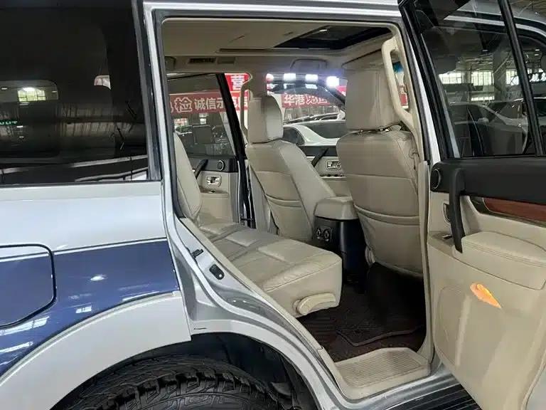 2009 Pajero (Imported) 3.8L 5-Door Premium Edition — миниатюра 8