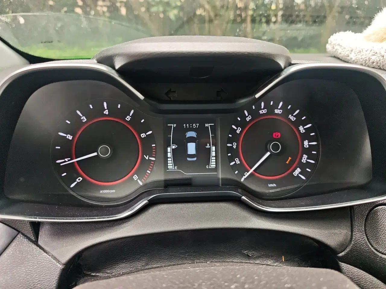 Chery Arrizo 5 2017 1.5L Manual Lingchao Edition — миниатюра 10