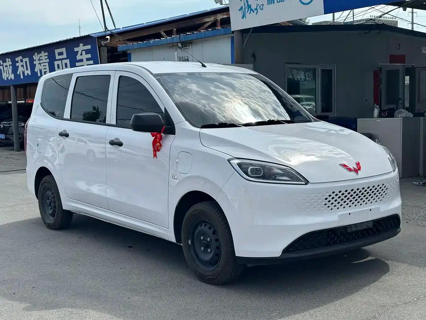 Wuling Hongguang New Energy 2025 Range-Extended Hybrid 150km Standard Edition — миниатюра 3
