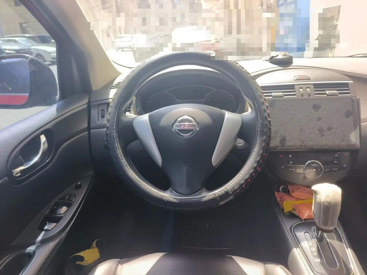 Nissan Tiida 2013 1.6L CVT Cool Cafe Edition — миниатюра 10