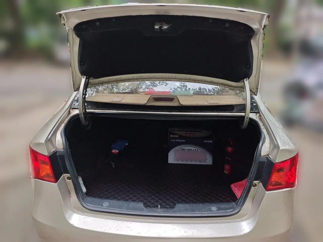 Roewe 350 2014 1.5L Manual Xunchi Edition — миниатюра 19