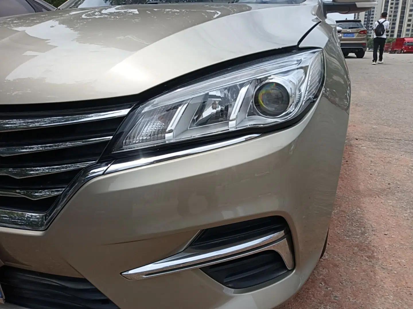 Roewe 360 2018 PLUS 1.5L Automatic Luxury Edition — миниатюра 8
