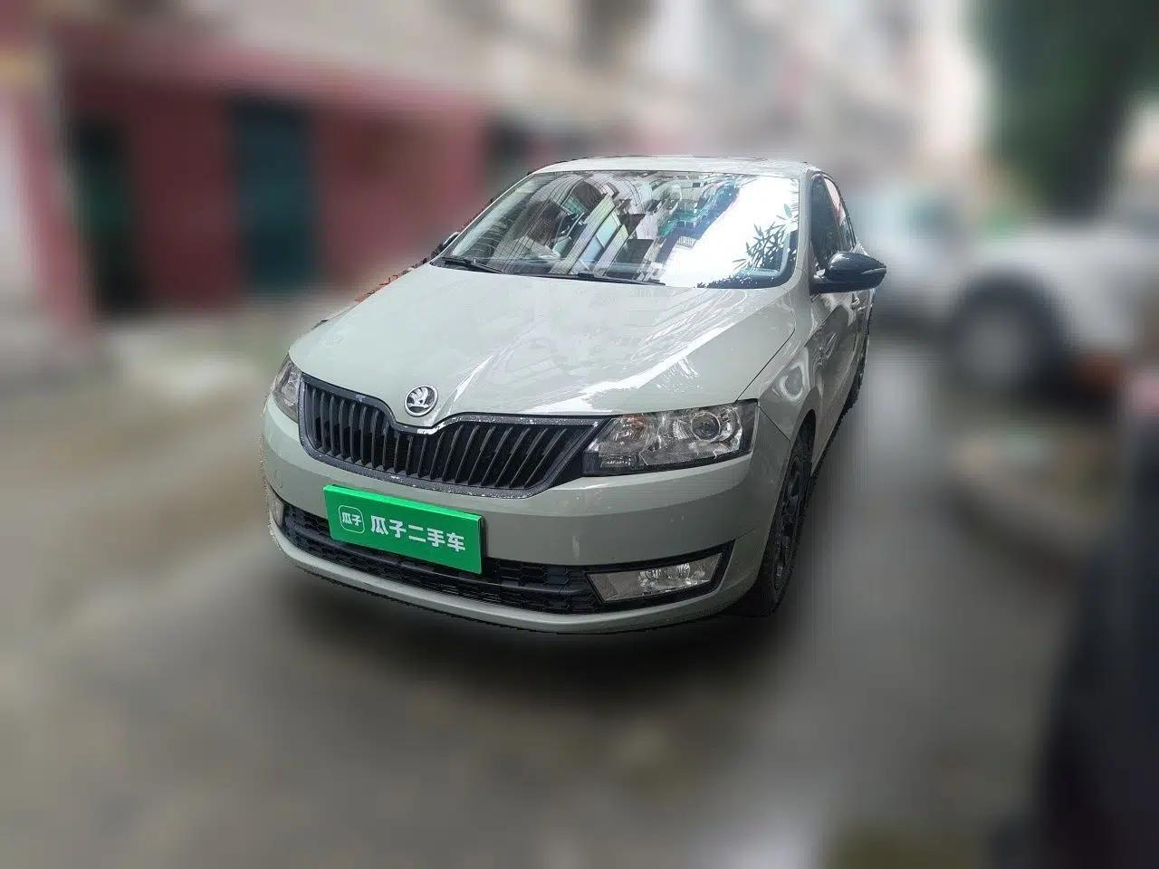 Skoda Rapid Spaceback 2014 1.6L Automatic Enjoyment Edition — миниатюра 1