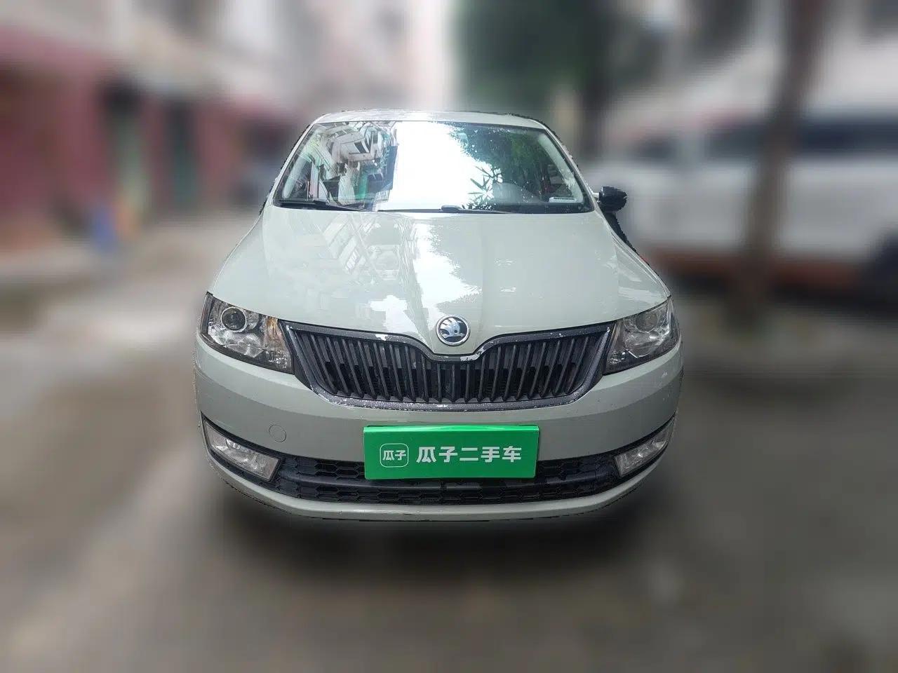 Skoda Rapid Spaceback 2014 1.6L Automatic Enjoyment Edition — миниатюра 2